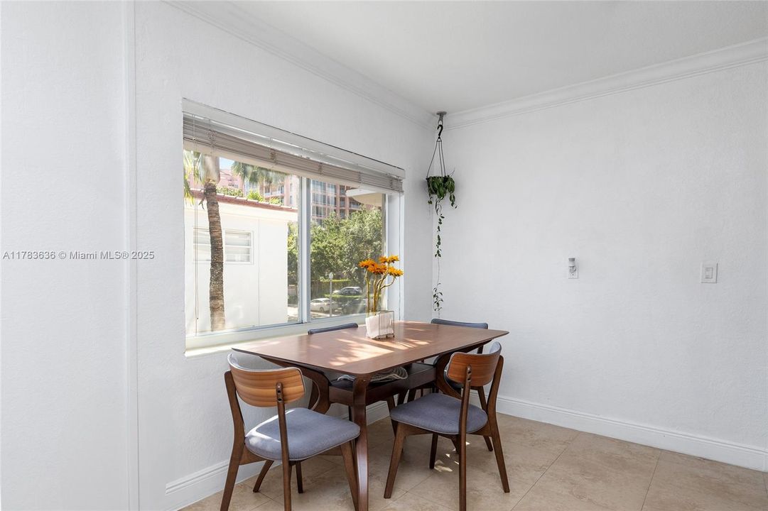 Vendido Recientemente: $415,000 (2 camas, 2 baños, 899 Pies cuadrados)