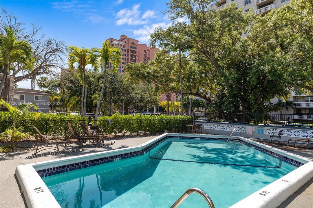 Vendido Recientemente: $415,000 (2 camas, 2 baños, 899 Pies cuadrados)