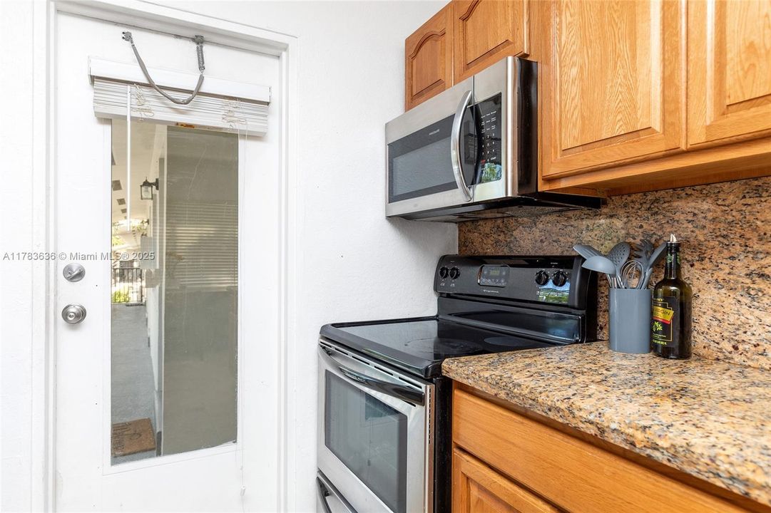 Vendido Recientemente: $415,000 (2 camas, 2 baños, 899 Pies cuadrados)