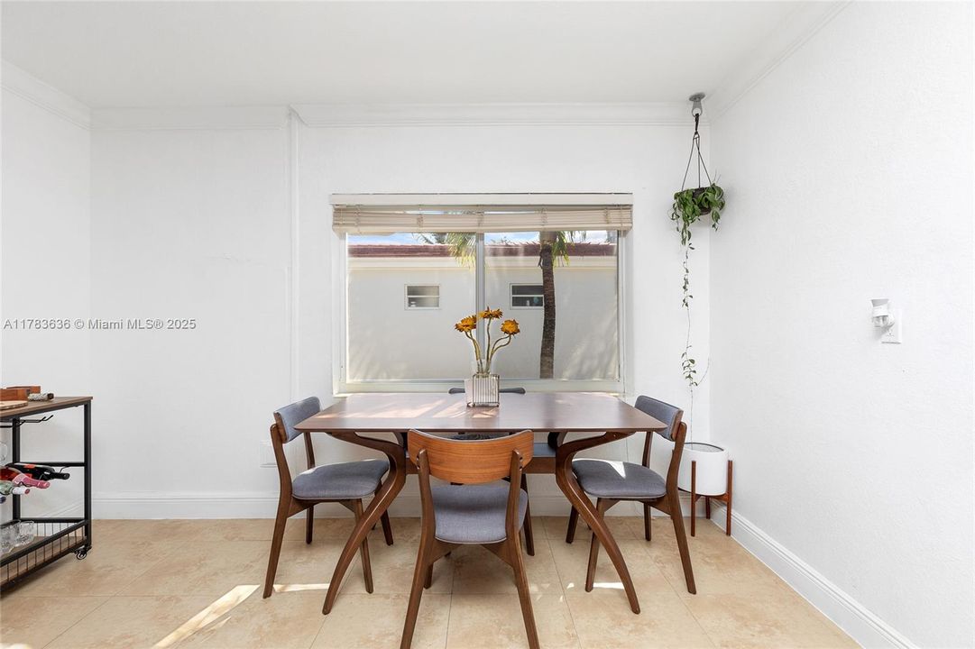 Vendido Recientemente: $415,000 (2 camas, 2 baños, 899 Pies cuadrados)