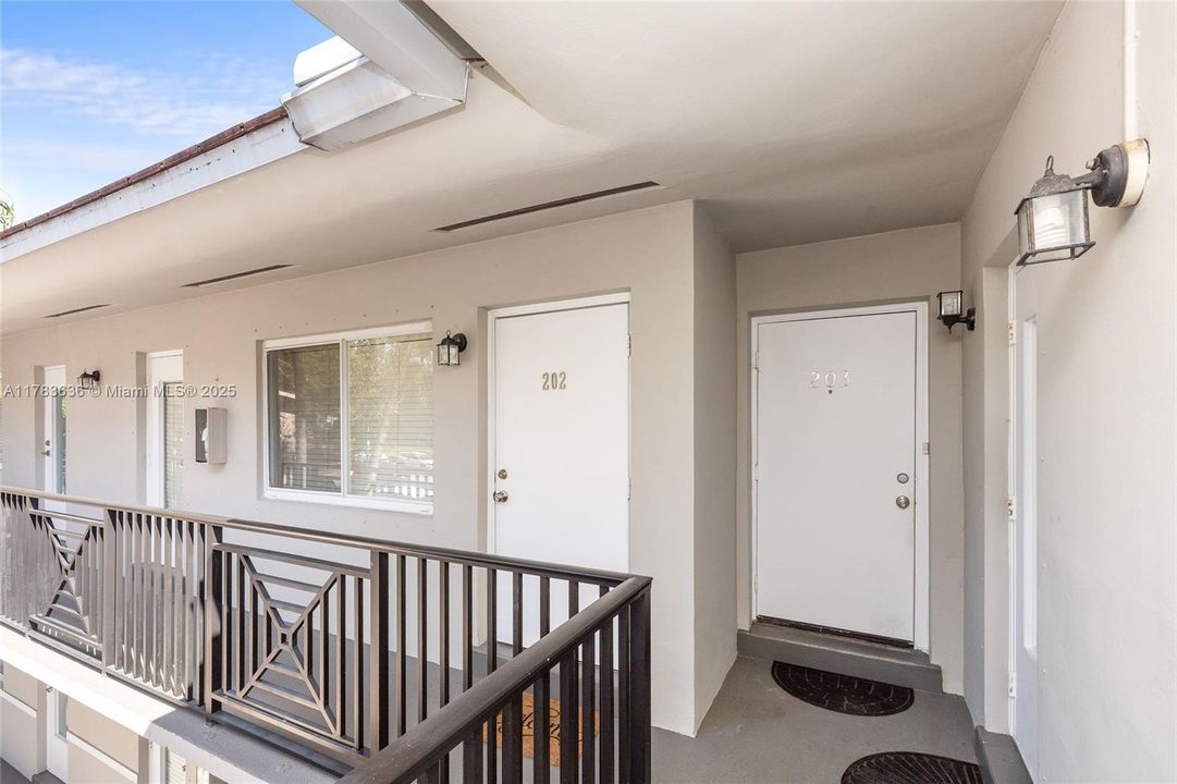 Vendido Recientemente: $415,000 (2 camas, 2 baños, 899 Pies cuadrados)