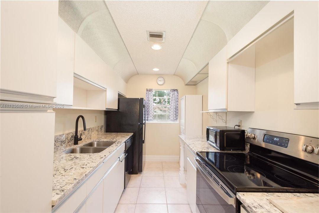 Recently Sold: $149,900 (1 beds, 2 baths, 1092 Square Feet)