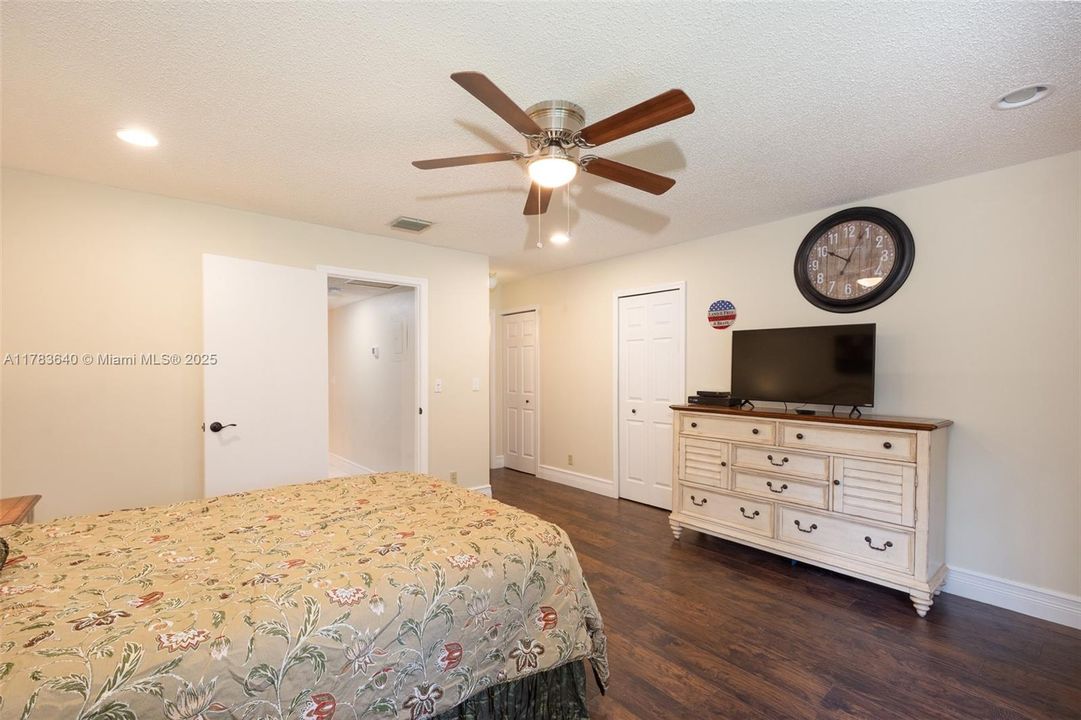 Recently Sold: $149,900 (1 beds, 2 baths, 1092 Square Feet)