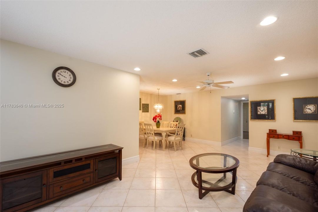 Recently Sold: $149,900 (1 beds, 2 baths, 1092 Square Feet)