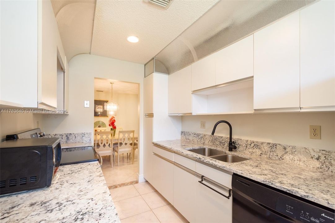 Recently Sold: $149,900 (1 beds, 2 baths, 1092 Square Feet)