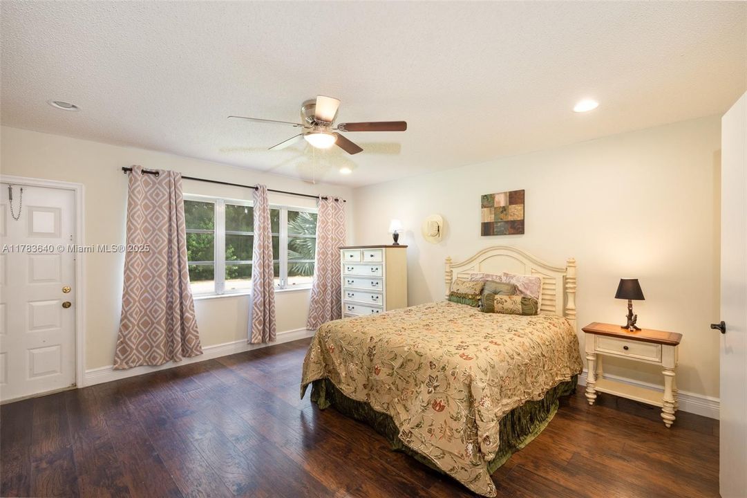 Recently Sold: $149,900 (1 beds, 2 baths, 1092 Square Feet)