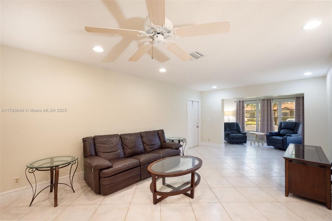 Recently Sold: $149,900 (1 beds, 2 baths, 1092 Square Feet)