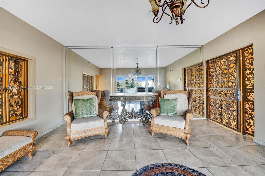 Vendido Recientemente: $345,000 (2 camas, 2 baños, 1242 Pies cuadrados)