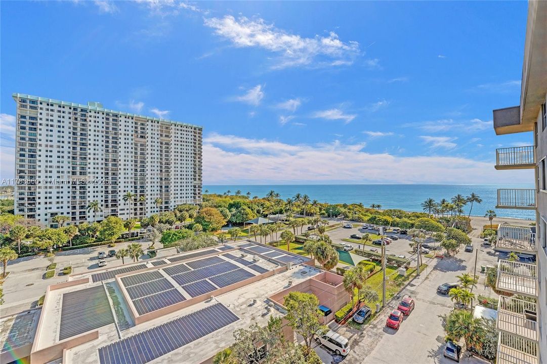 Vendido Recientemente: $345,000 (2 camas, 2 baños, 1242 Pies cuadrados)