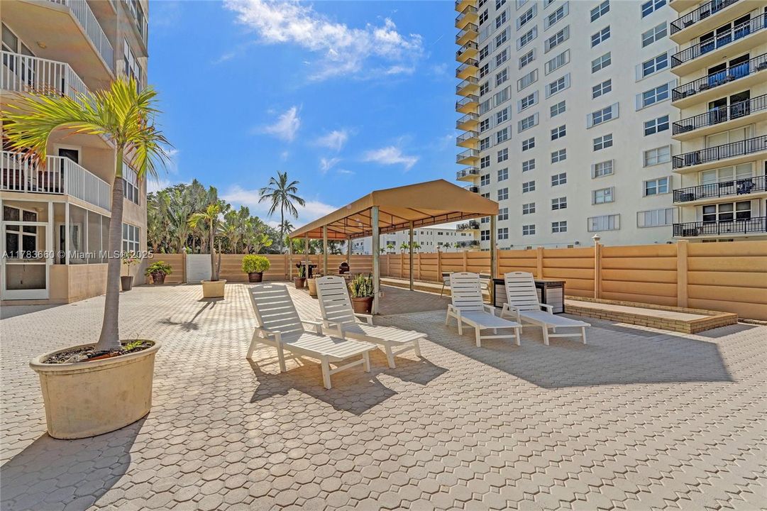 Vendido Recientemente: $345,000 (2 camas, 2 baños, 1242 Pies cuadrados)