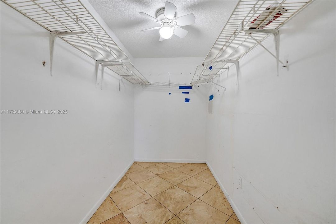 Vendido Recientemente: $345,000 (2 camas, 2 baños, 1242 Pies cuadrados)