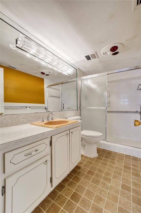 Vendido Recientemente: $345,000 (2 camas, 2 baños, 1242 Pies cuadrados)