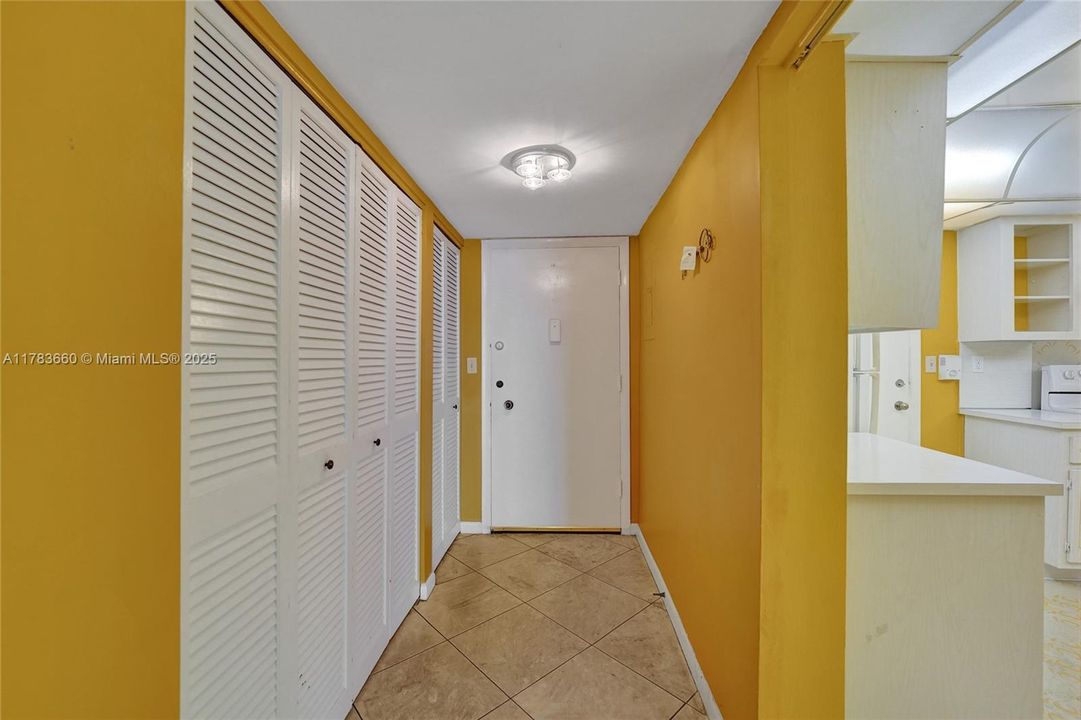 Vendido Recientemente: $345,000 (2 camas, 2 baños, 1242 Pies cuadrados)