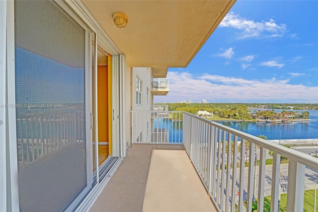 Vendido Recientemente: $345,000 (2 camas, 2 baños, 1242 Pies cuadrados)