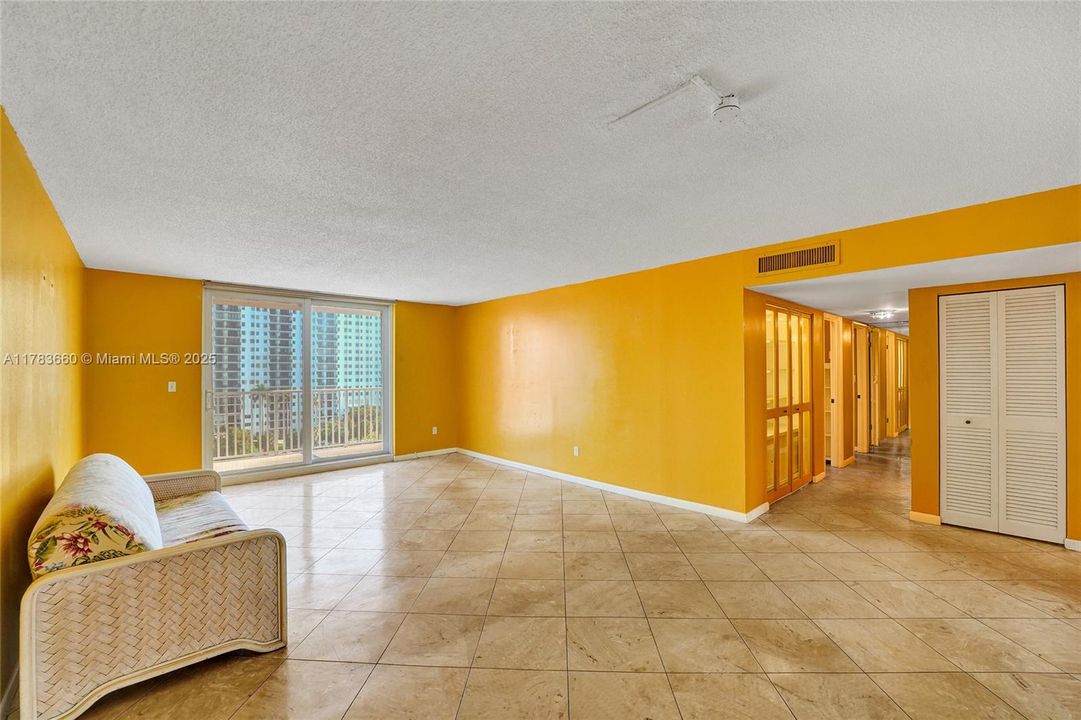 Vendido Recientemente: $345,000 (2 camas, 2 baños, 1242 Pies cuadrados)