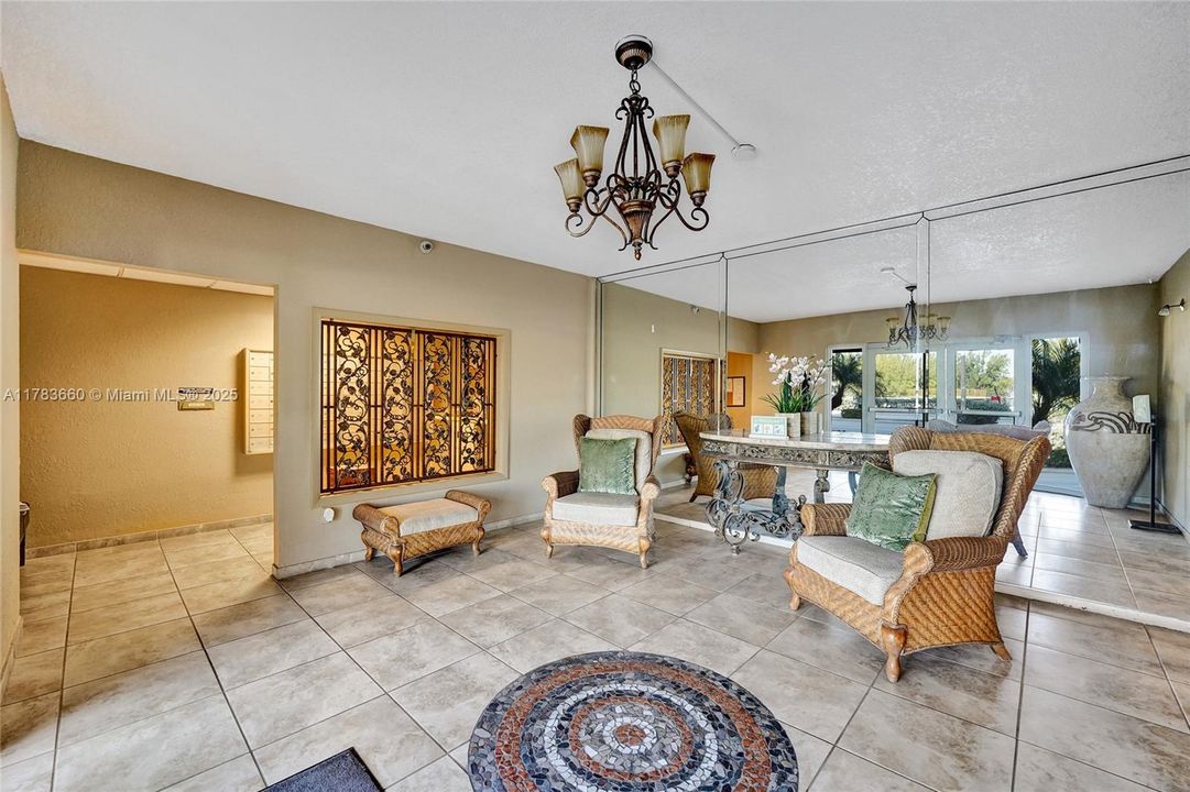 Vendido Recientemente: $345,000 (2 camas, 2 baños, 1242 Pies cuadrados)