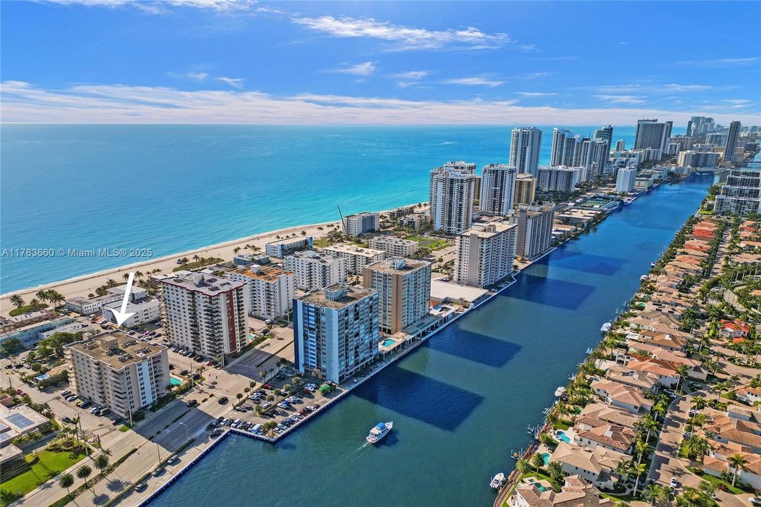 Vendido Recientemente: $345,000 (2 camas, 2 baños, 1242 Pies cuadrados)