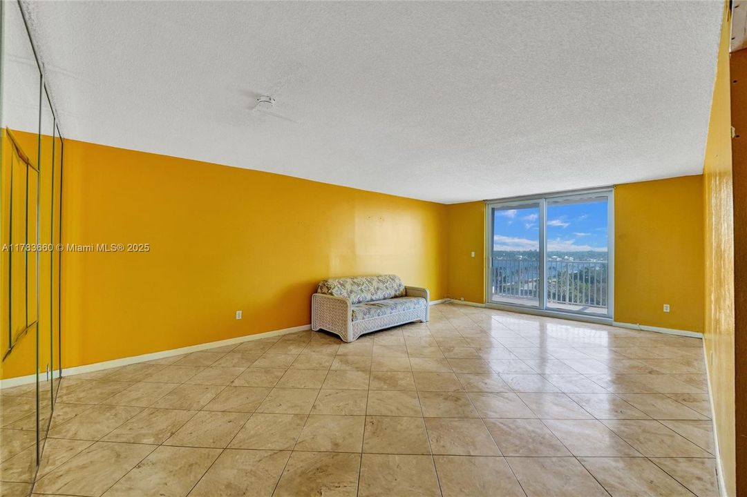 Vendido Recientemente: $345,000 (2 camas, 2 baños, 1242 Pies cuadrados)