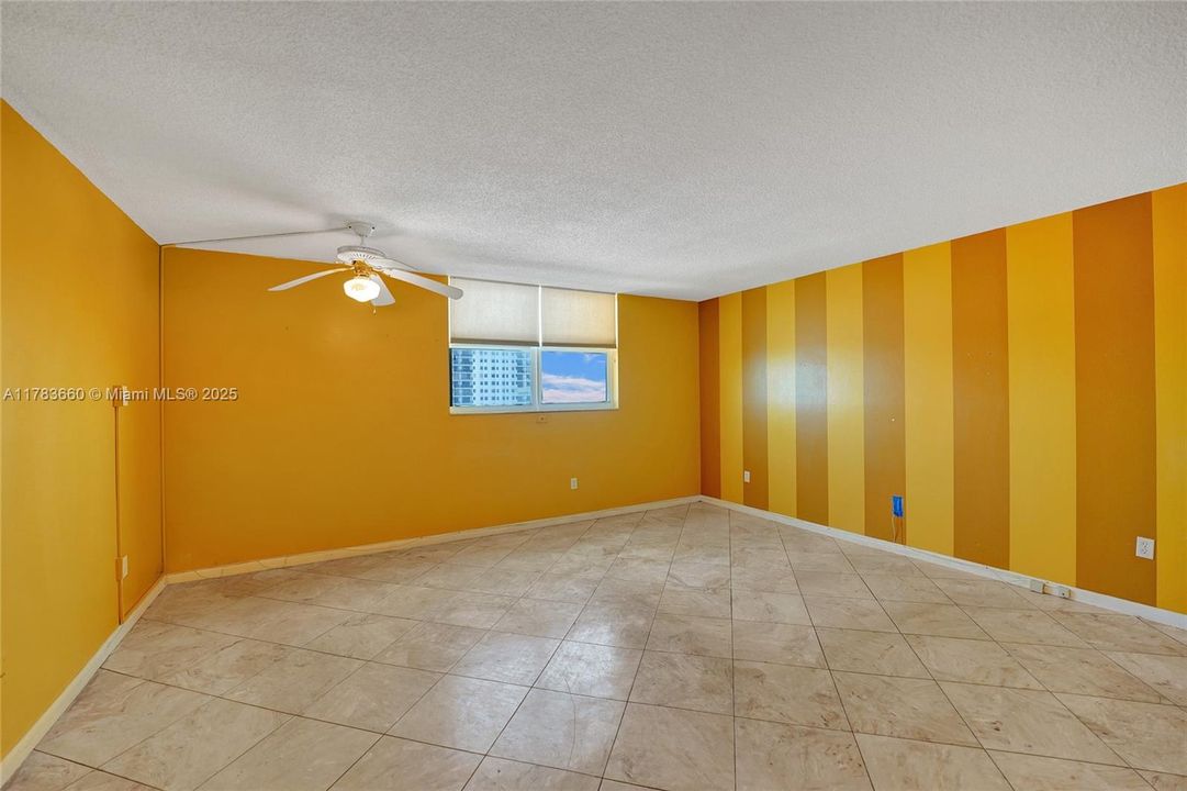 Vendido Recientemente: $345,000 (2 camas, 2 baños, 1242 Pies cuadrados)