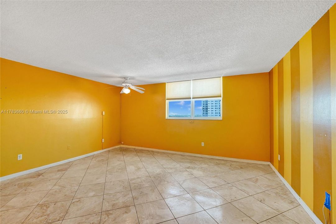 Vendido Recientemente: $345,000 (2 camas, 2 baños, 1242 Pies cuadrados)