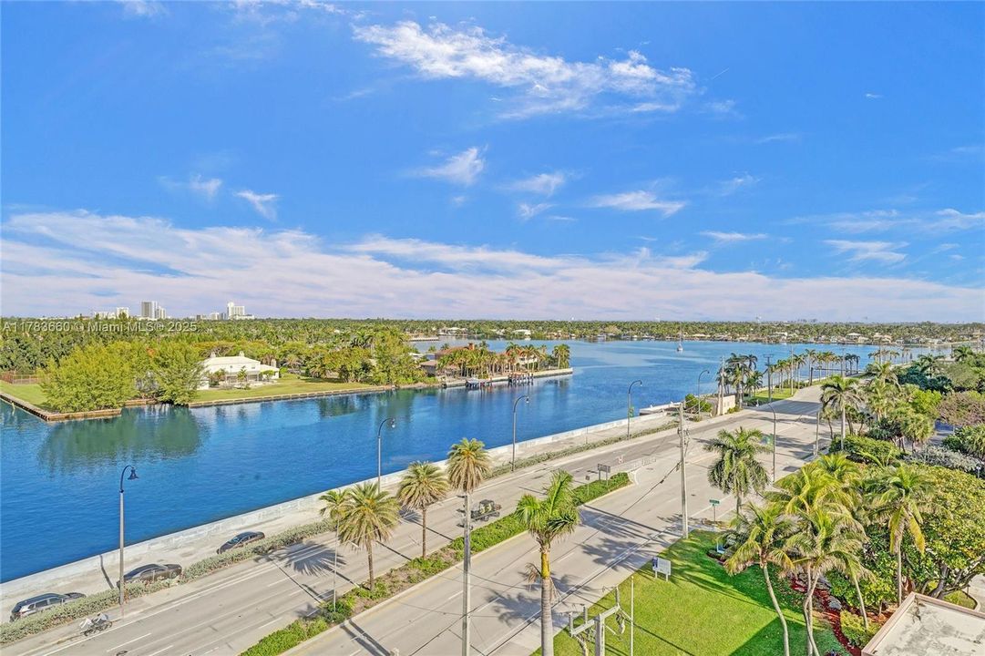 Vendido Recientemente: $345,000 (2 camas, 2 baños, 1242 Pies cuadrados)