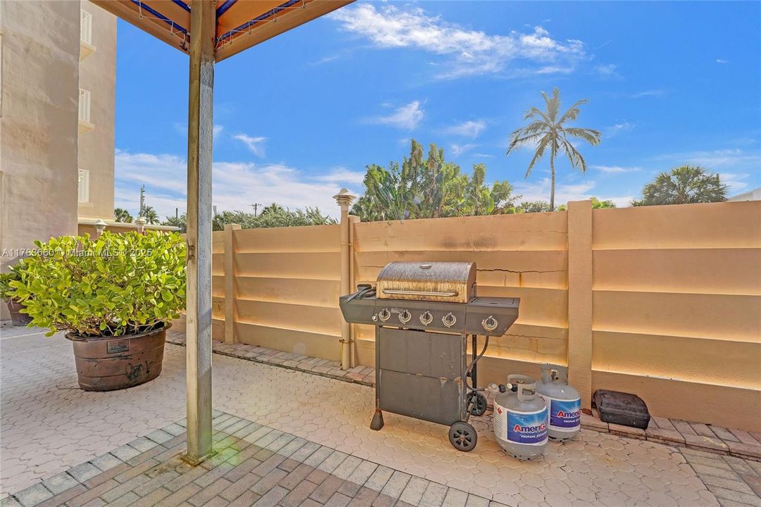 Vendido Recientemente: $345,000 (2 camas, 2 baños, 1242 Pies cuadrados)