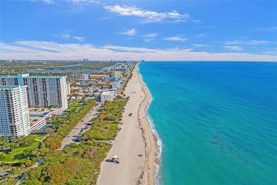 Vendido Recientemente: $345,000 (2 camas, 2 baños, 1242 Pies cuadrados)