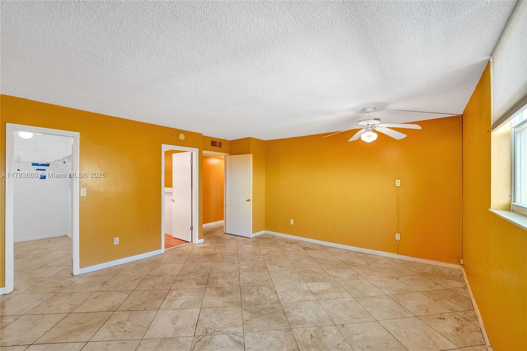 Vendido Recientemente: $345,000 (2 camas, 2 baños, 1242 Pies cuadrados)