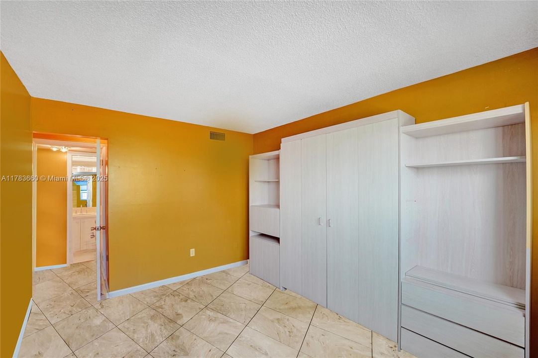 Vendido Recientemente: $345,000 (2 camas, 2 baños, 1242 Pies cuadrados)