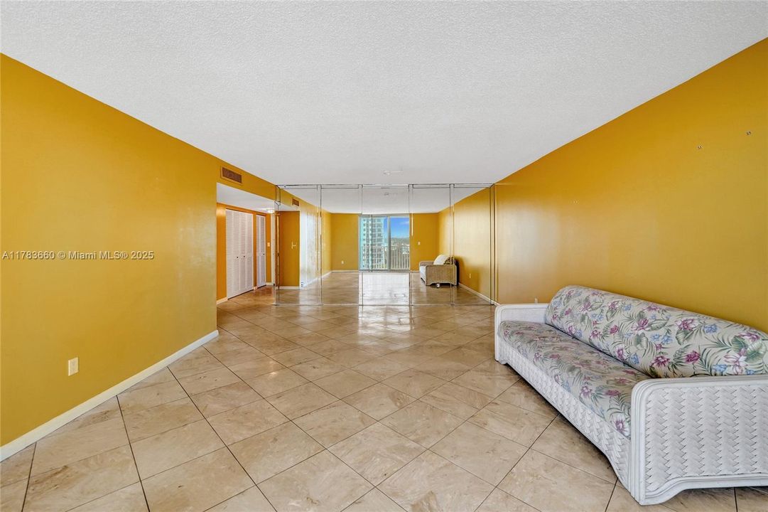 Vendido Recientemente: $345,000 (2 camas, 2 baños, 1242 Pies cuadrados)