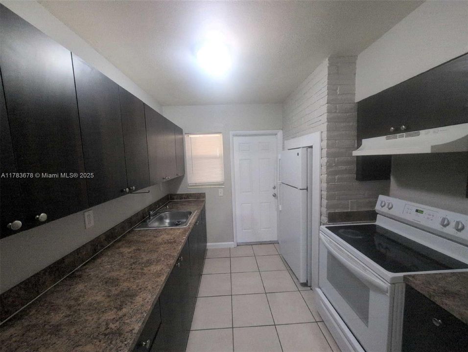 Vendido Recientemente: $457,000 (4 camas, 2 baños, 1344 Pies cuadrados)