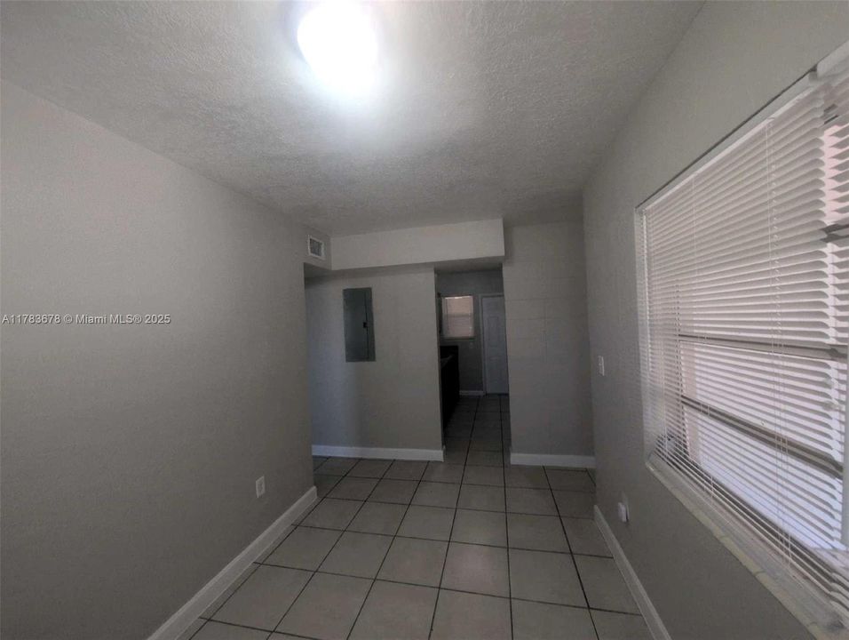 Vendido Recientemente: $457,000 (4 camas, 2 baños, 1344 Pies cuadrados)