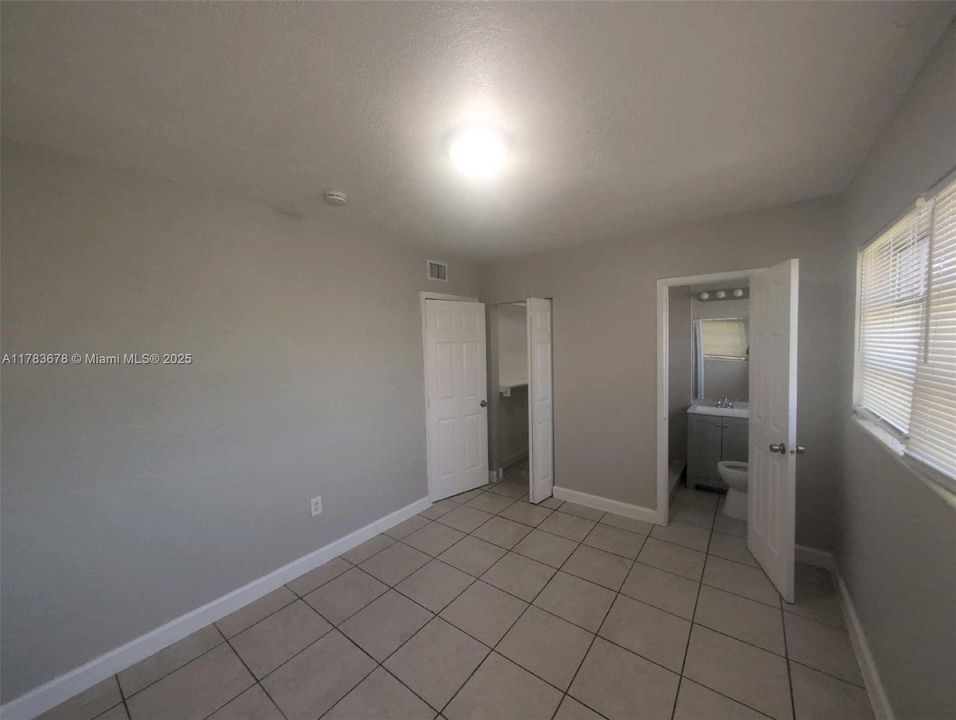 Vendido Recientemente: $457,000 (4 camas, 2 baños, 1344 Pies cuadrados)