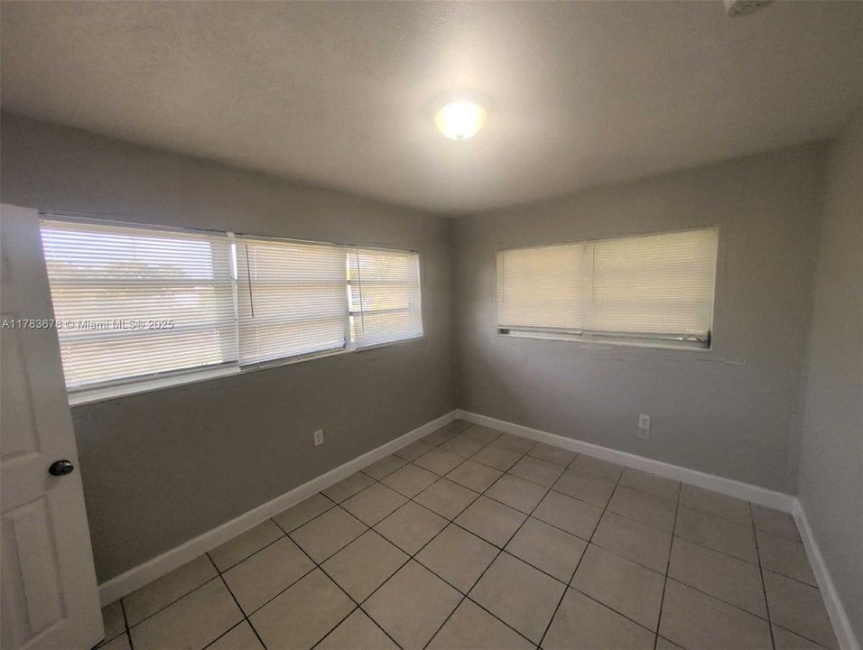 Vendido Recientemente: $457,000 (4 camas, 2 baños, 1344 Pies cuadrados)