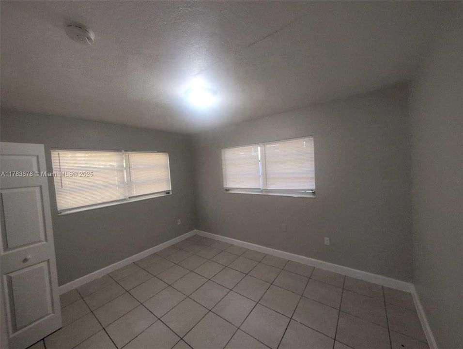 Vendido Recientemente: $457,000 (4 camas, 2 baños, 1344 Pies cuadrados)