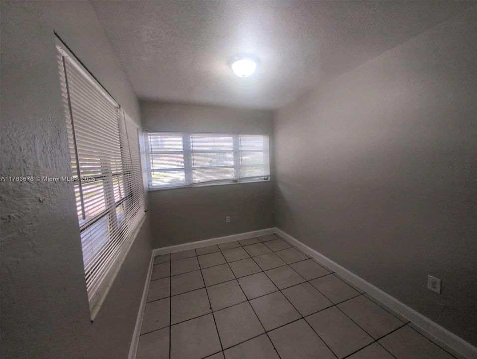 Vendido Recientemente: $457,000 (4 camas, 2 baños, 1344 Pies cuadrados)