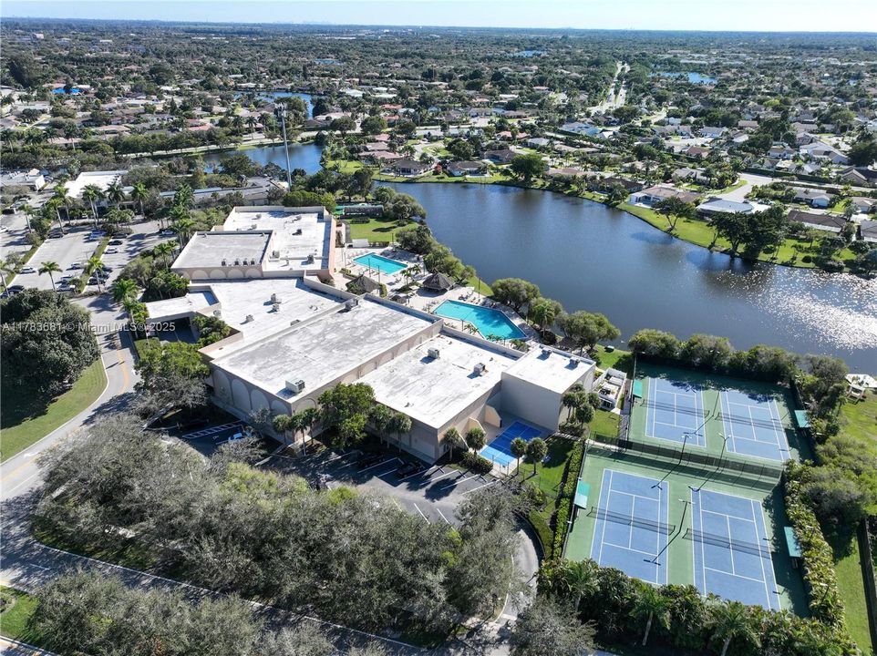 Recently Rented: $2,750 (2 beds, 2 baths, 1110 Square Feet)