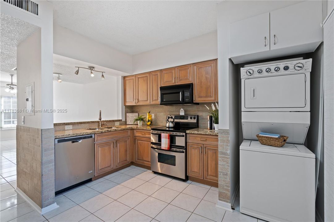 Recently Rented: $2,750 (2 beds, 2 baths, 1110 Square Feet)