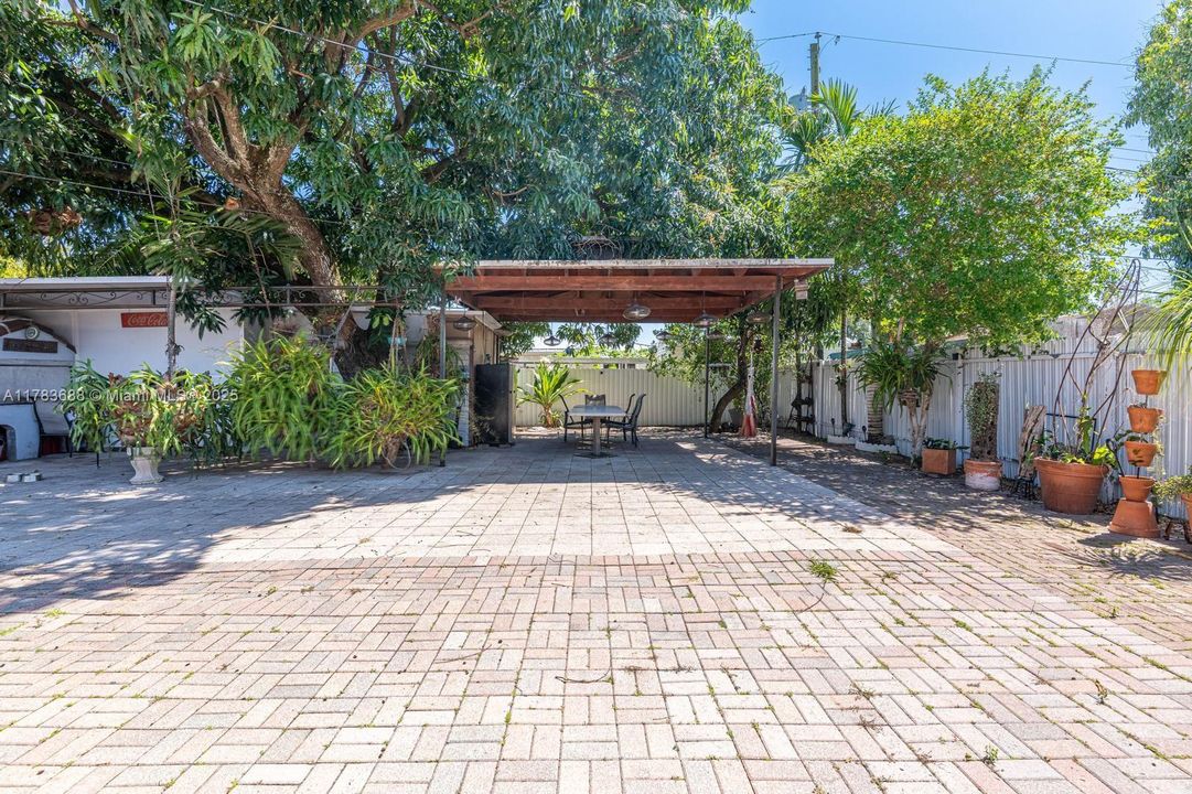 Недавно продано: $710,000 (3 спален, 2 ванн, 1650 Квадратных фут)