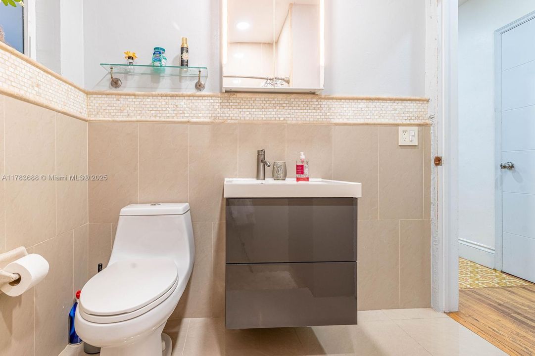 Недавно продано: $710,000 (3 спален, 2 ванн, 1650 Квадратных фут)