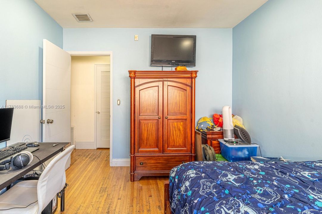 Недавно продано: $710,000 (3 спален, 2 ванн, 1650 Квадратных фут)