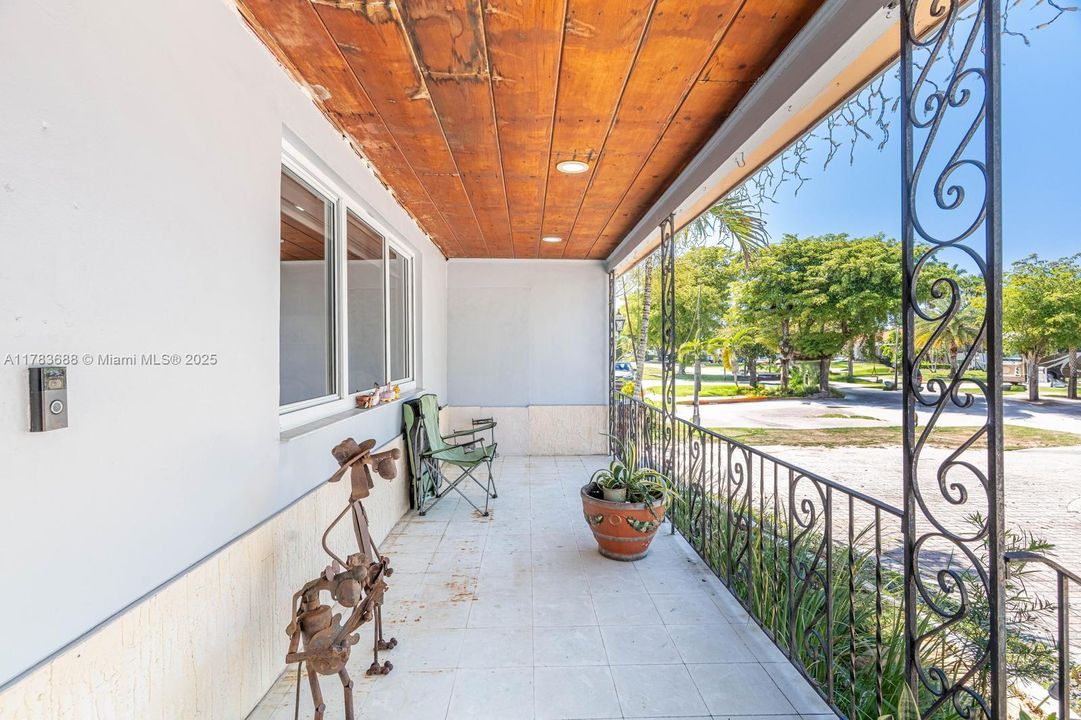 Недавно продано: $710,000 (3 спален, 2 ванн, 1650 Квадратных фут)