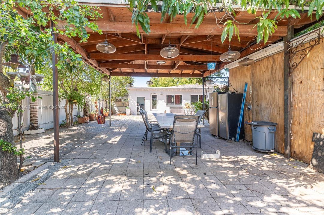 Недавно продано: $710,000 (3 спален, 2 ванн, 1650 Квадратных фут)