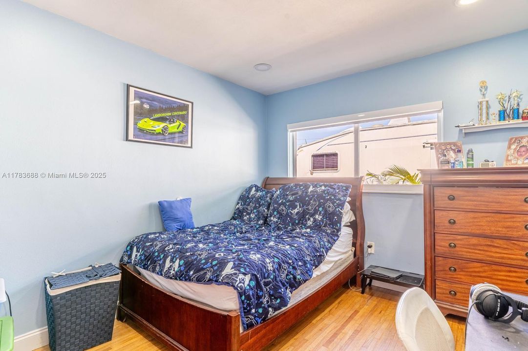 Недавно продано: $710,000 (3 спален, 2 ванн, 1650 Квадратных фут)