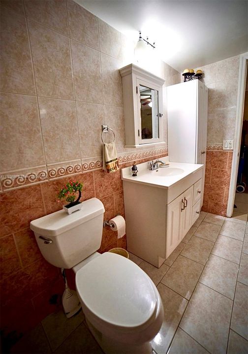 На продажу: $319,999 (2 спален, 2 ванн, 888 Квадратных фут)