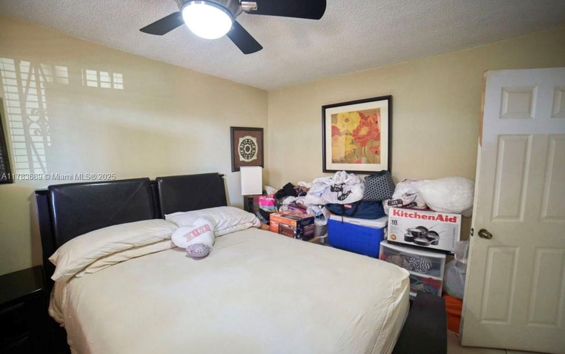 На продажу: $319,999 (2 спален, 2 ванн, 888 Квадратных фут)