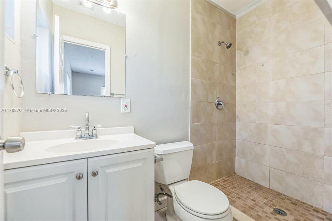 最近售出: $404,000 (4 贝兹, 3 浴室, 1680 平方英尺)