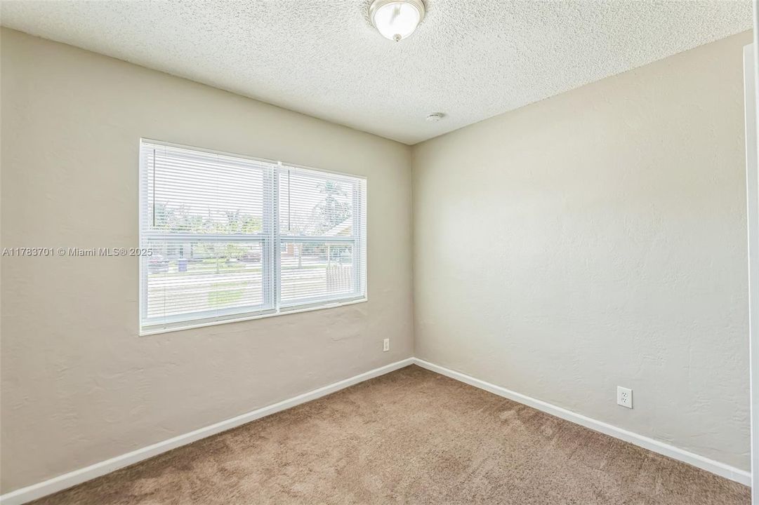 最近售出: $404,000 (4 贝兹, 3 浴室, 1680 平方英尺)