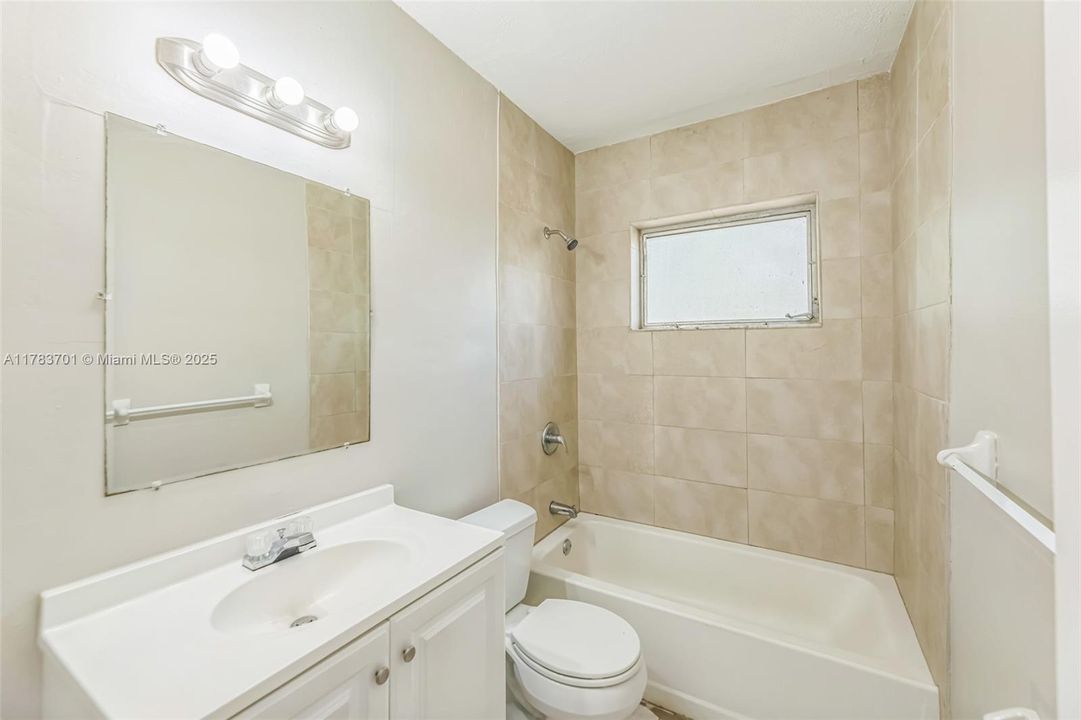 最近售出: $404,000 (4 贝兹, 3 浴室, 1680 平方英尺)