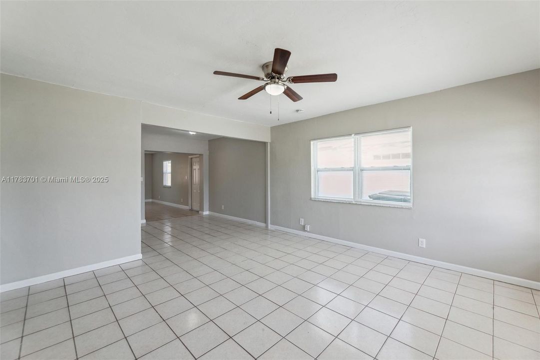 最近售出: $404,000 (4 贝兹, 3 浴室, 1680 平方英尺)